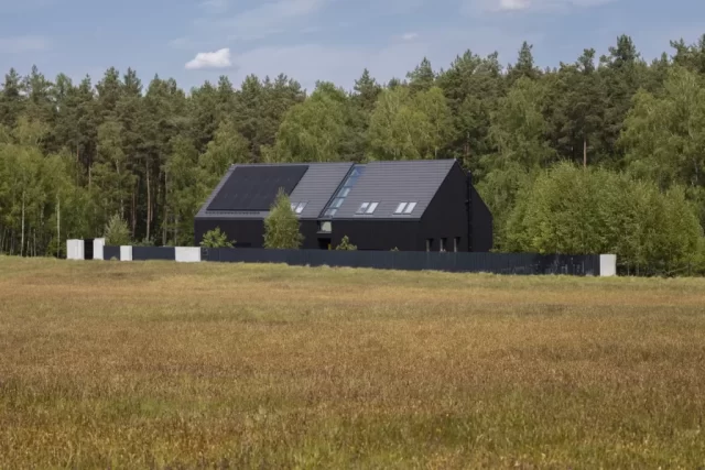 Degmeda - Elewacje Shou Sugi Ban - Modrzew, Nowoczesna Czarna Stodoła, Dąbrówka Degmeda - Elewacje Shou Sugi Ban - Modrzew, Nowoczesna Czarna Stodoła, Dąbrówka