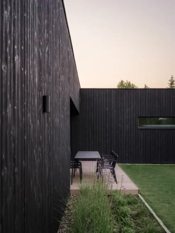 Degmeda - Elewacje Shou Sugi Ban - Modrzew - Projekt Stodoła L+