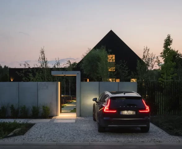 Degmeda - Elewacje Shou Sugi Ban - Modrzew - Projekt Stodoła L+