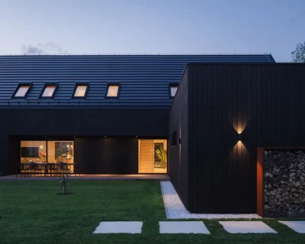 Degmeda - Elewacje Shou Sugi Ban - Modrzew - Projekt Stodoła L+