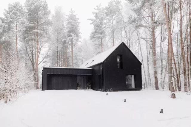 Elewacje Shou Sugi Ban - Degmeda - Świerk skandynawski - Hopdolasu Elewacje Shou Sugi Ban - Degmeda - Świerk skandynawski - Hopdolasu