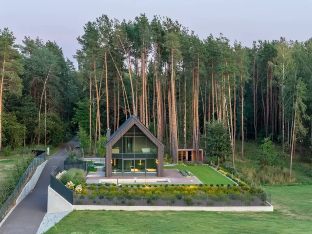Elewacje Shou Sugi Ban - Degmena - Modrzew, świerk skandynawski - Stodoła Nad Bugiem